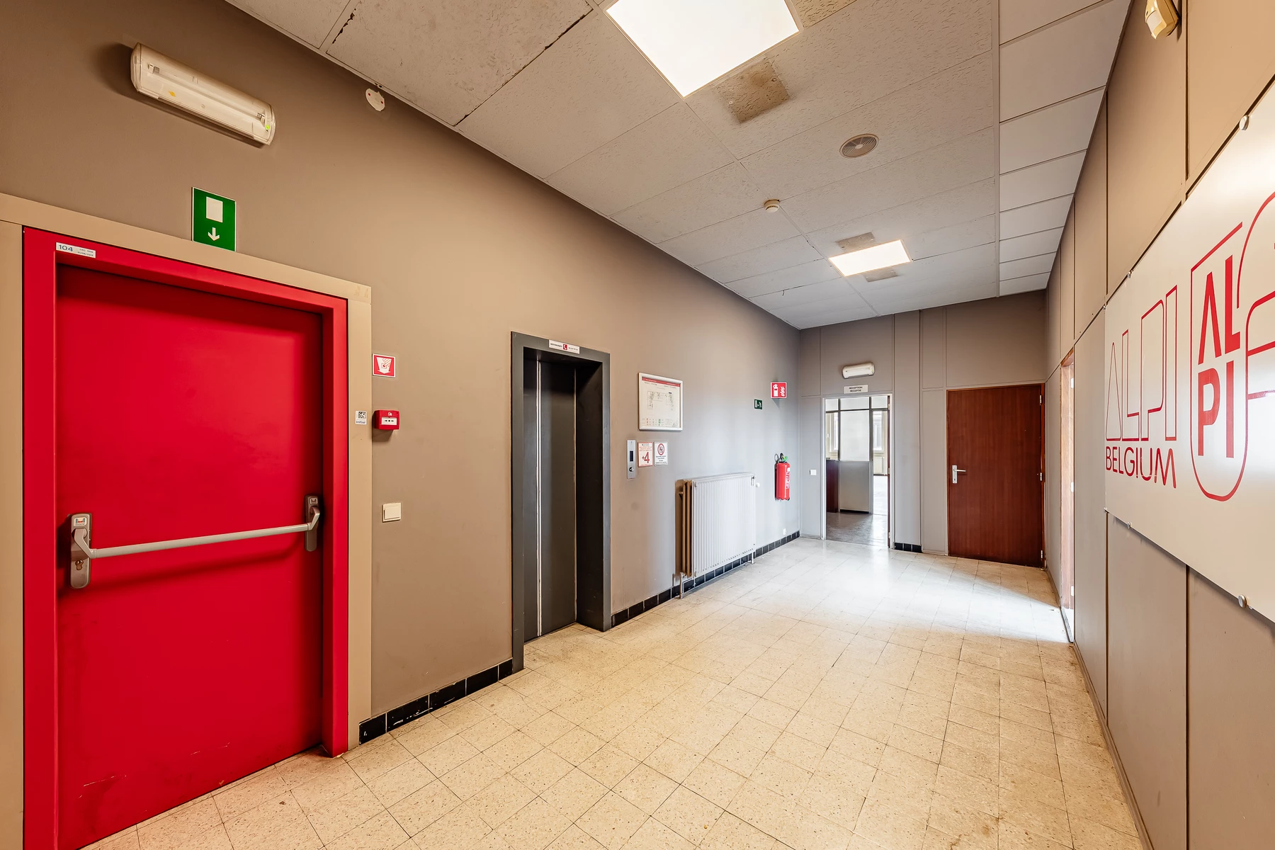 couloirs et porte de secours
